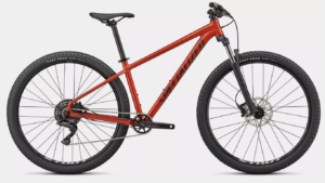 A summer blockbuster with an eye for adventure, the Specialized Rockhopper Comp 29 lives for high action