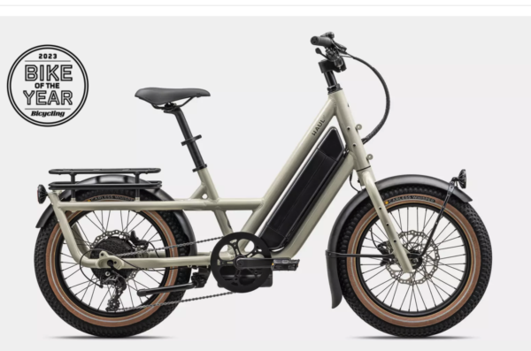 Whatever you’re into, get more into it with the Specialized Globe Haul ST. It’s down for the ride. With 419 pounds of cargo capacity (rider included) up to 60 miles at a time, this fully customizable electric bike has the speed, power, range, and stability.