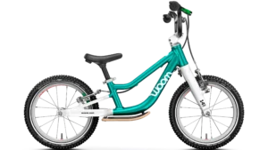 Learning to ride is fun and safe on this superlight balance bike with 14″ wheels and a safety-conscious design for kids aged 3 and up. Kickstand included.