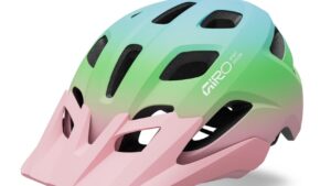 In addition to the Tremor Helmet's cool style, it offers an easy to adjust fit system and 18 vents for breathability, making it a big hit with little shredders.