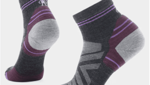 Support your feet through all types of trails in our Women's Hike Targeted Cushion Ankle Socks. Feel targeted cushioning where you need it most!