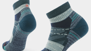 Bring the natural performance features of responsibly sourced ZQ-certified Merino wool with you on every hike in our Women's Hike Light Cushion Margarita Ankle socks