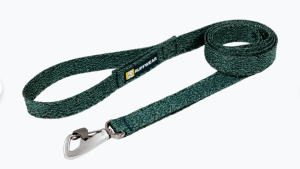 The Front Range™ Leash combines a strong connection with an elegant design for a lightweight, comfortable walking experience. Inspired by the customer-favorite Front Range® Harness, it includes a padded handle, Ruffwear's swiveling, lockable Crux Clip™ hardware, and a bold design. Sturdy yet light, the Front Range™ Leash keeps you comfortably connected to your canine companion wherever your adventures take you.