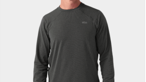Designed with Polartec® Power Grid™ fleece, the interior’s raised grid design provides more warmth with less bulk, trapping heat when it's needed and letting it out when it's not.