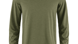 The Fjällräven Day Hike Long Sleeve MensT-shirt in organic cotton with an arctic fox printed on the front. Produced without PFAS. Comfortable t-shirt in organic cotton. Round neckline. Print on the front.