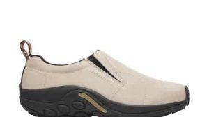 For over 20 years, the Jungle Moc has captured hearts (and feet) as an iconic, low-maintenance shoe with an easy slip-on-and-go fit. As a true jack-of-all-trails, the Jungle Moc offers comfort, convenience, and traction all wrapped in a suede leather upper for ultimate durability.