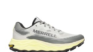 MADE FOR:Trail Running TRAIL TYPE:Rugged Distraction-free by design, this trail runner fuels your focus. Its weightless feel and trusted traction keeps you connected to the trail so you can run farther, faster and forget what’s on your feet. Made for trails with lots of obstacles with heavy debris. Frequent speed, direction and vertical changes. 