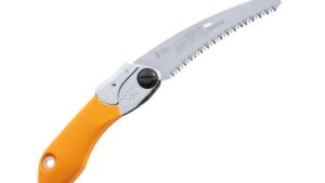The PocketBoy Curve is a curved version of the popular PocketBoy 130 mm folding saw designed for 15-20% faster cutting than straight blade versions