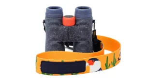 Waterproof, fogproof, and tripod-compatible, the Field Issue 42mm is ready for longer sessions and bigger landscapes—alpine ridgelines, open water, and wide-open terrain